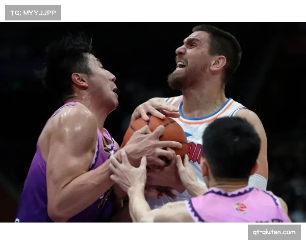 豪斯职业态度获北控教练组赞扬,其拼搏精神感染全队士气 豪斯职业态度获北控教练组赞扬,其拼搏精神感染全队士气